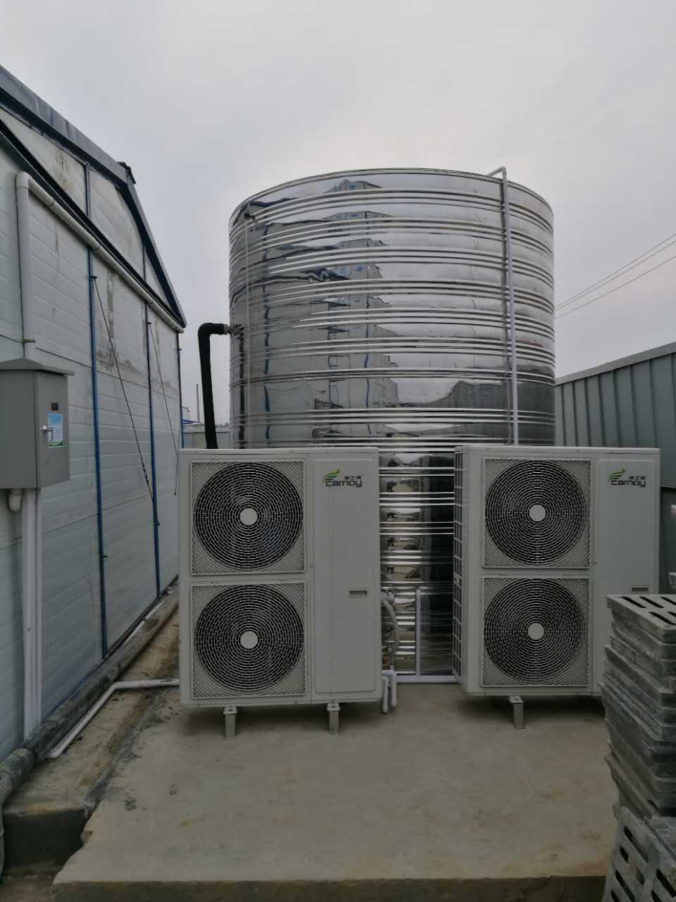 中建八局空氣能熱泵熱水機(jī)組安裝3.jpg